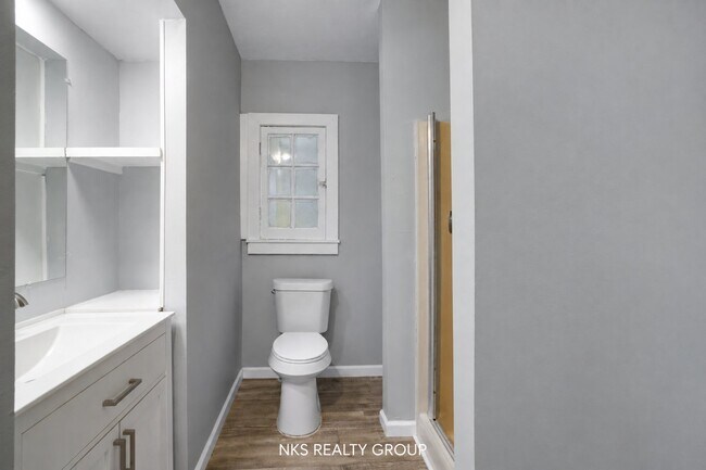 Foto del edificio - 2718 E Grand River Ave