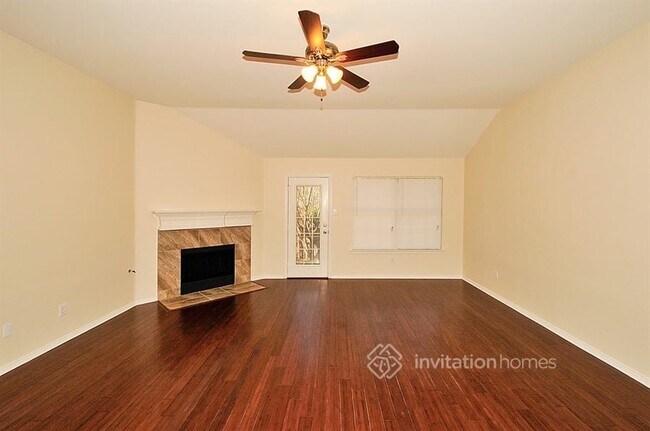 Foto del edificio - 1332 Carriage Ln