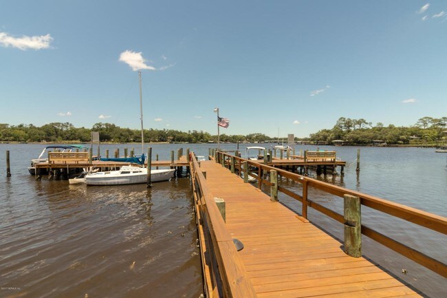 Foto del edificio - 5811 Atlantic Blvd