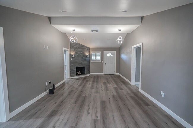 Building Photo - Fully Remodeled 4 Bedroom Home in Pacoima!