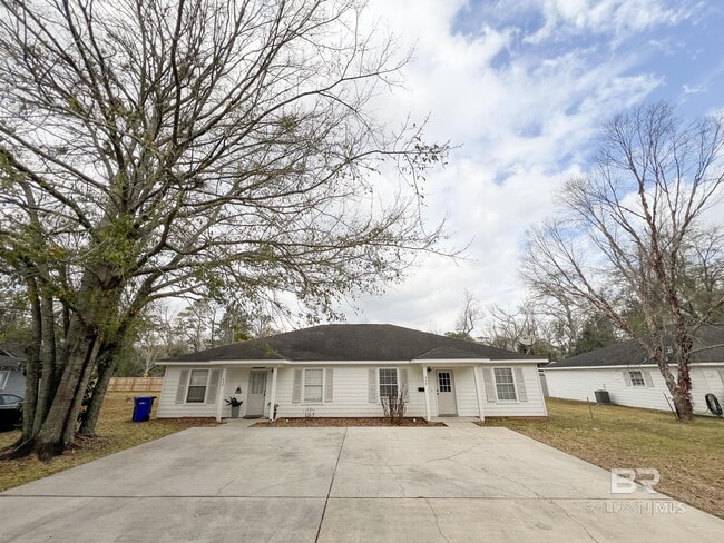 Building Photo - 430 W Pedigo Ave