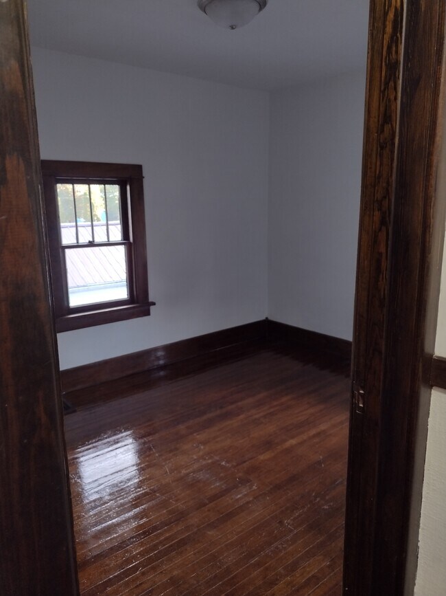 Building Photo - 1002 S Cavin St