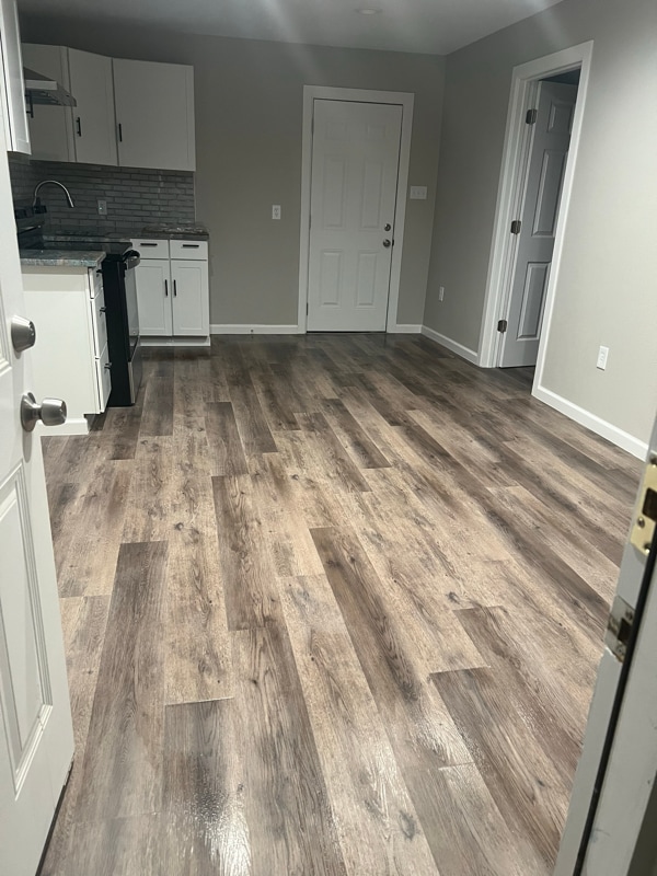 Building Photo - 301 E 7th St