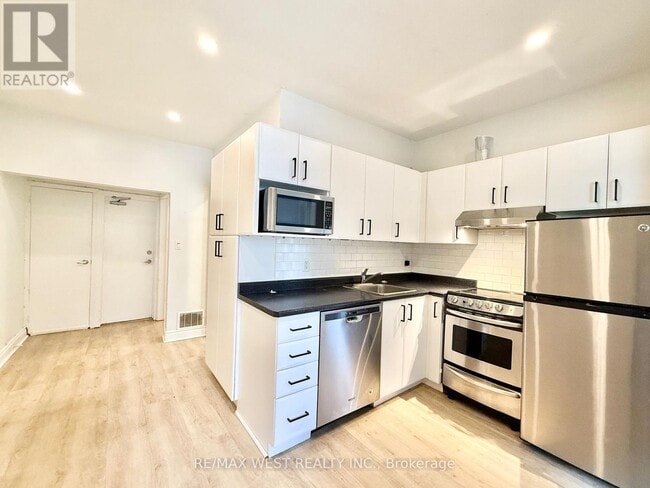 Building Photo - 534 Gladstone Ave