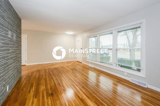 Foto del edificio - 3 Bedroom Pet-Friendly Home in ST CHARLES,...