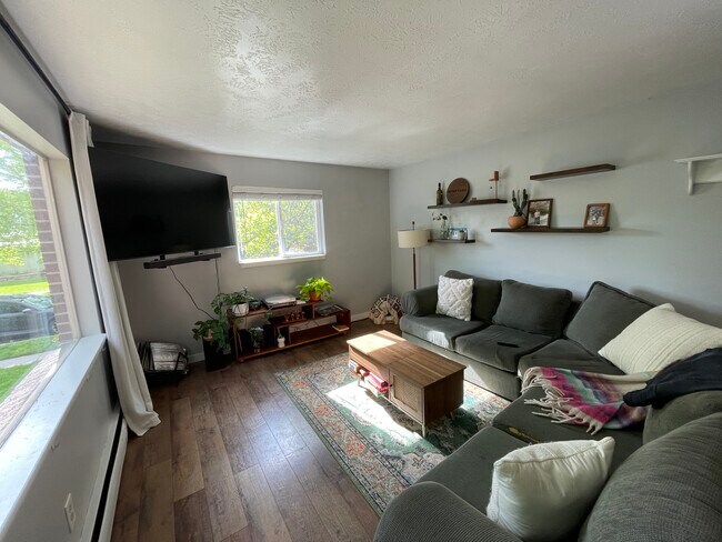 Building Photo - 1155 S Denver St