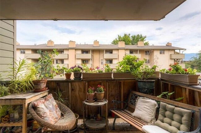 Building Photo - 3050 Corona Trl