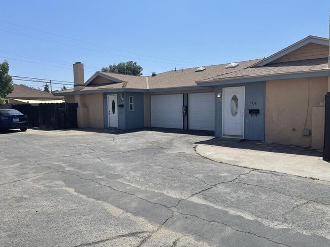 Building Photo - 4438 E Dakota Ave