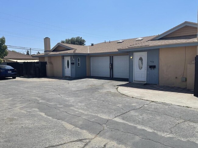 Foto del edificio - 4438 E Dakota Ave