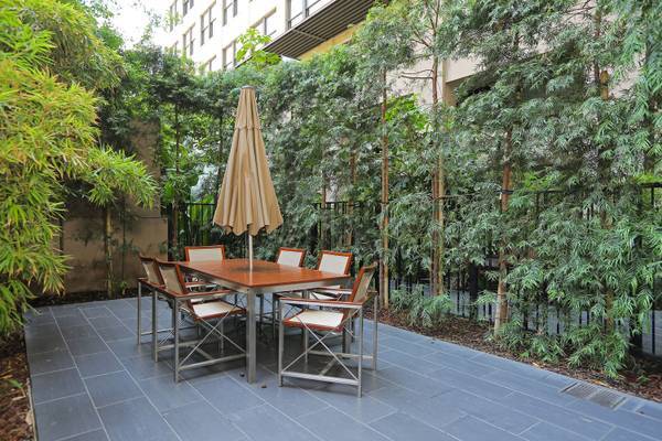 Foto del edificio - 460 S Spring St