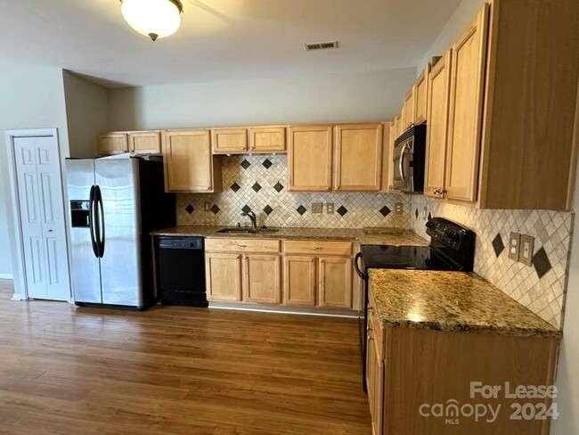 Foto del edificio - 7163 Somerset Springs Dr