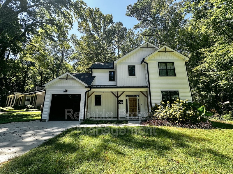 Primary Photo - 104 Edgewater Dr