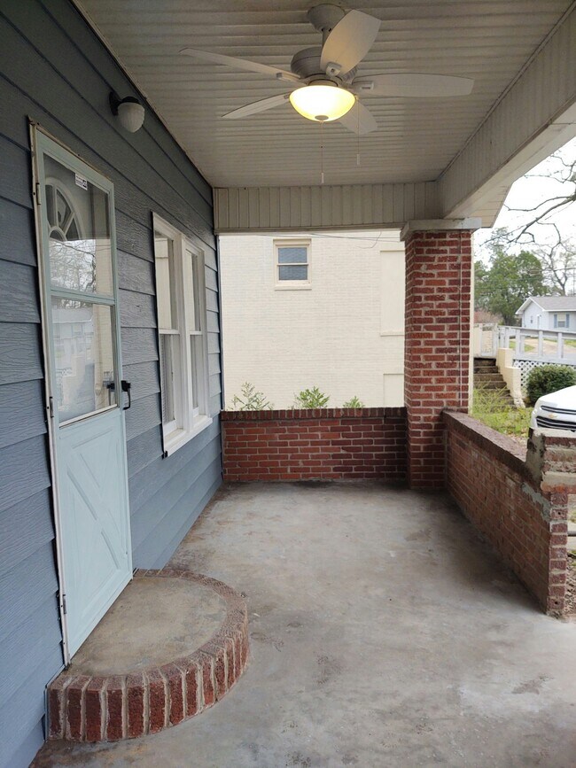 Building Photo - 308 Hardy Ave