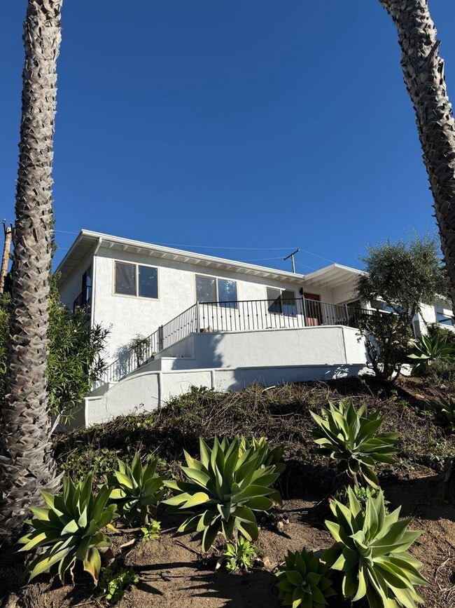 Building Photo - 256 N Linda Vista Ave