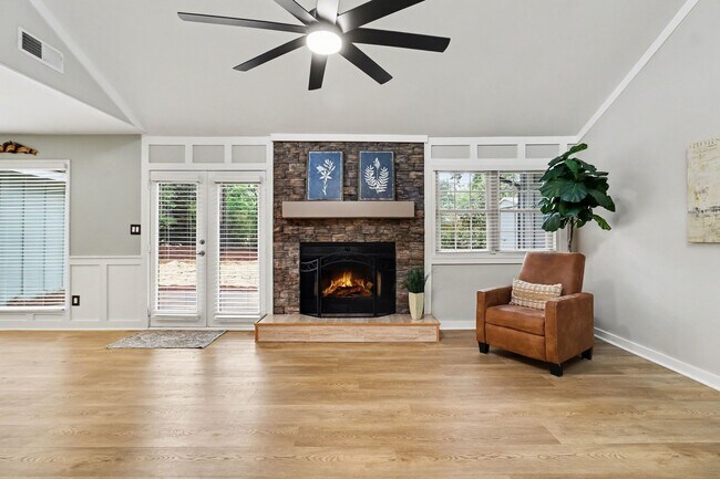 Foto del edificio - 210 Fireside Way