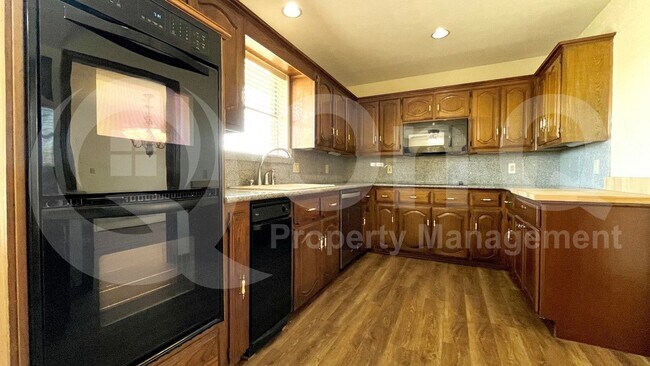 Foto del edificio - 10 Cypress Ct