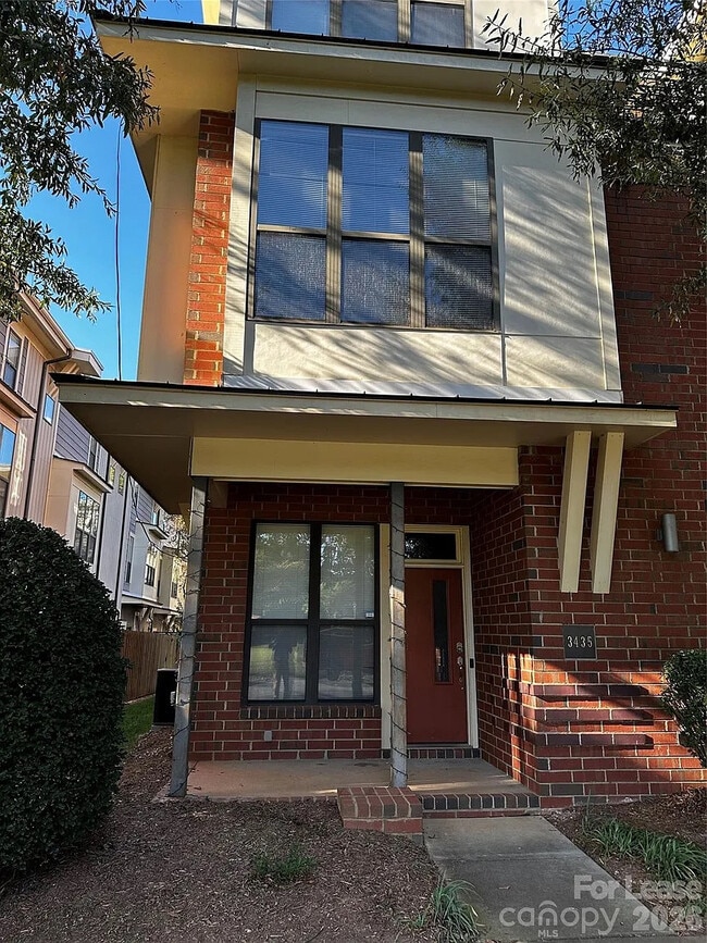 Building Photo - Room in Townhome on Spencer St
