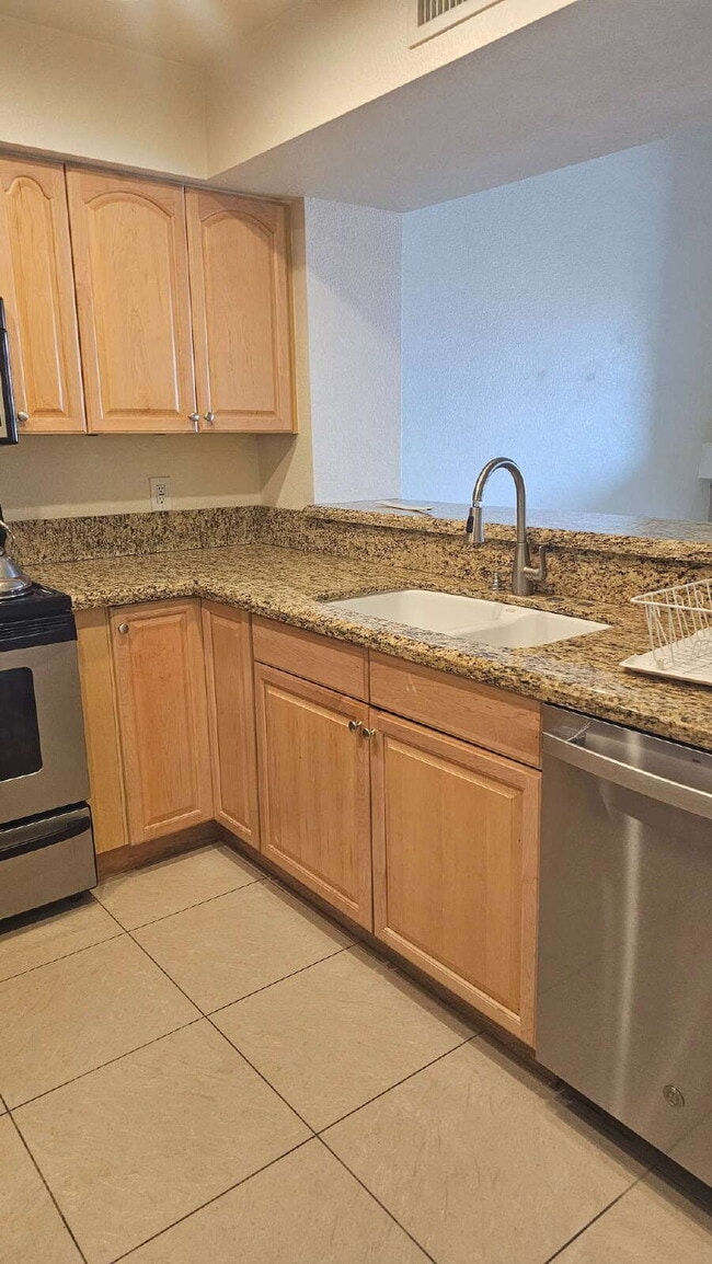 Building Photo - "Experience Tranquil Living: Beautiful 2-Bed, 2-Bath Condo with amazing amenities in Scottsdale!"