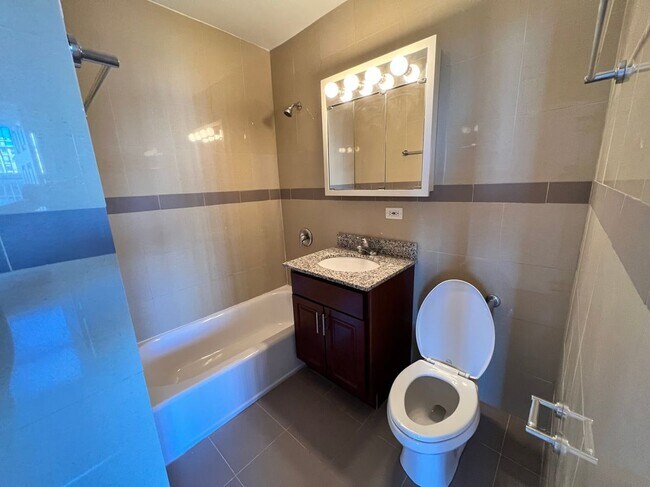Foto del edificio - 5650 N Sheridan Rd