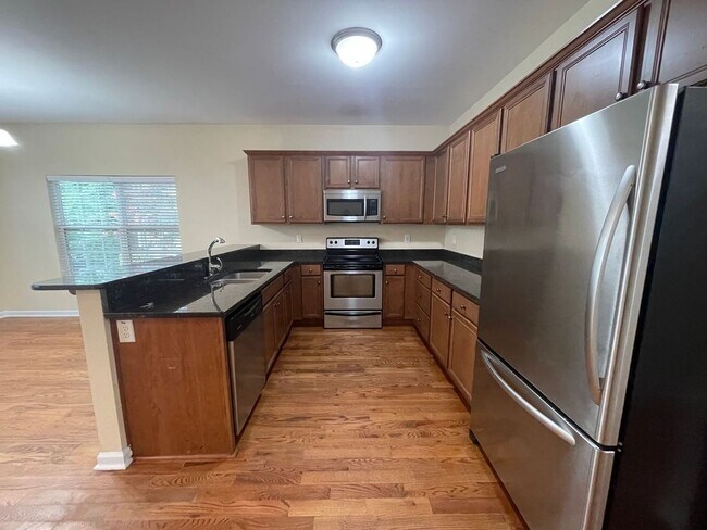 Building Photo - COTTAGE STYLE 4 BED/4 BATH - AVAILABLE AUG...