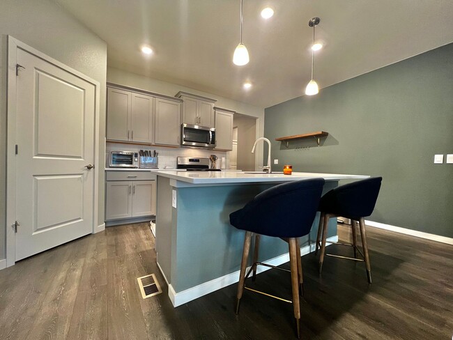 Building Photo - Gorgeous 4-Bed 2-Bath home Fort Collins, CO!