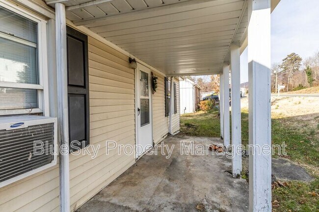 Building Photo - 6031 Jarmans Gap Rd