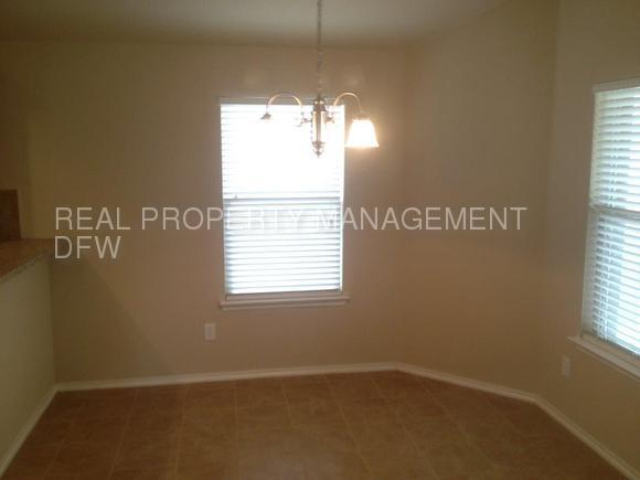 Building Photo - 1114 Bexar Ave