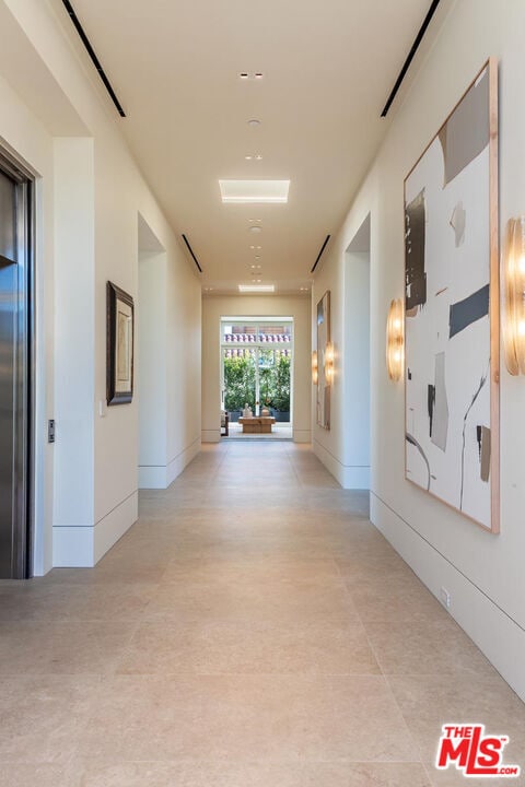 Building Photo - 455 N Palm Dr