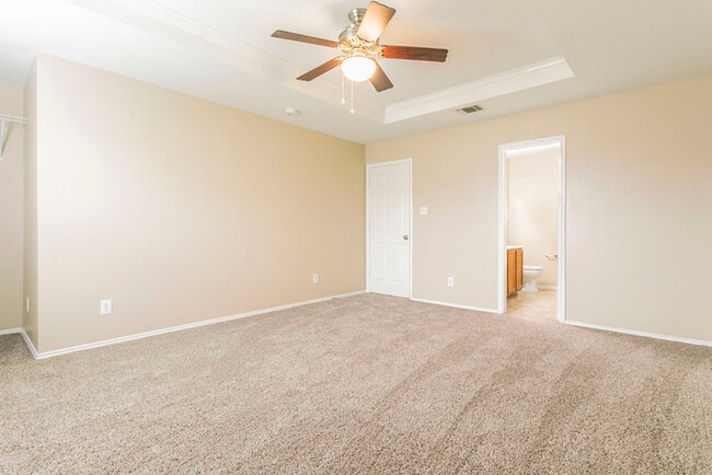 Building Photo - 3 Bedroom 2.5 Bath Available NOW