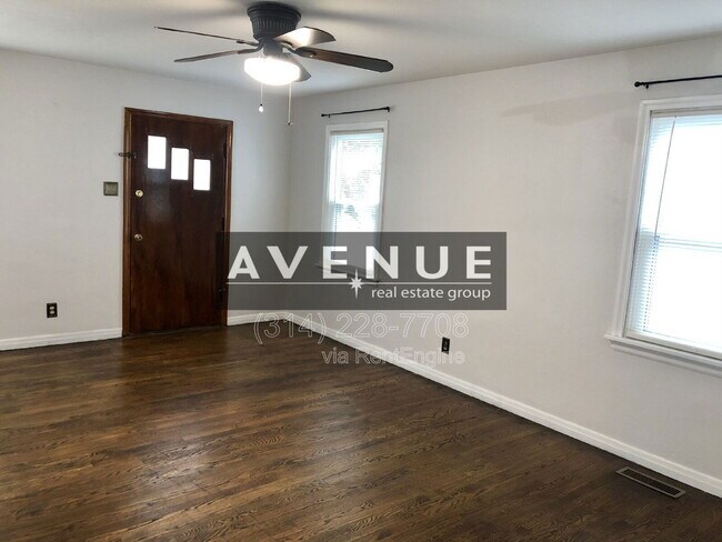 Foto del edificio - 5242 Parker Ave