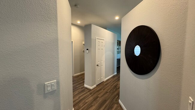 Building Photo - Upscale Fully Furnished Executive HOME