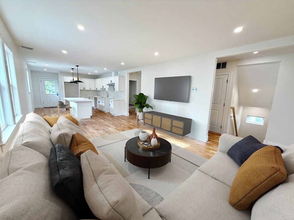 Foto principal - 28 Pitcher Ave