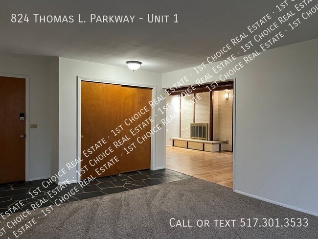 Building Photo - 2-BDR 2-BTH ApT w/ Fireplace, Laundry, AC,...