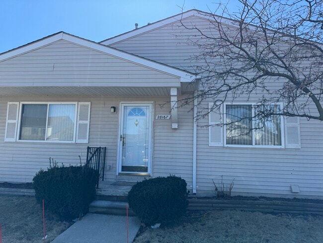 Building Photo - 28167 Raleigh Crescent Dr