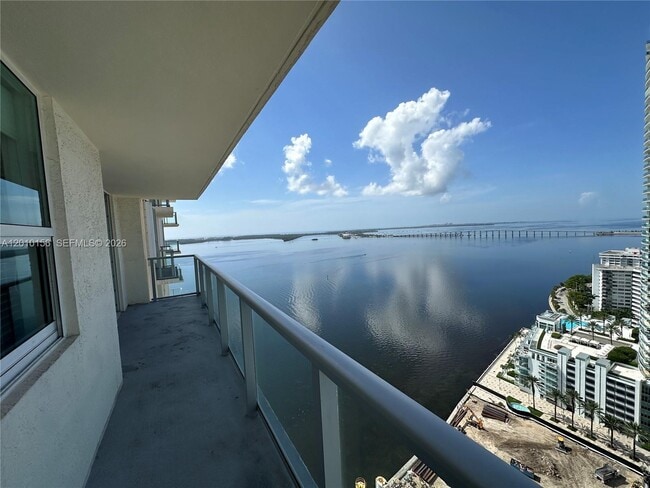 Building Photo - 1155 Brickell Bay Dr