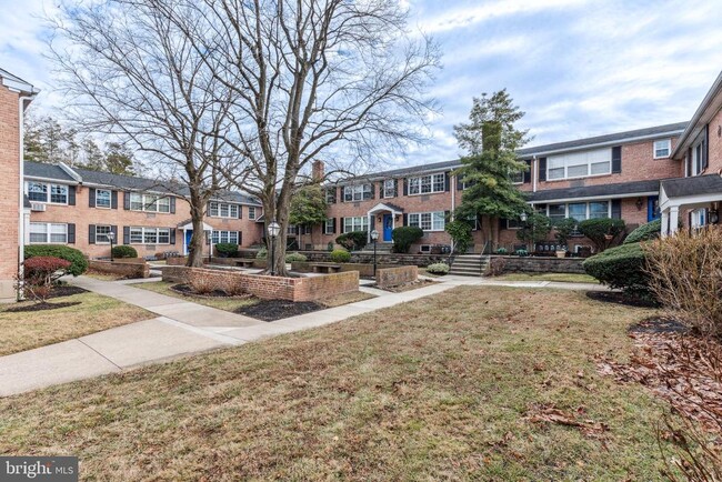 Foto del edificio - 1334 Montgomery Ave