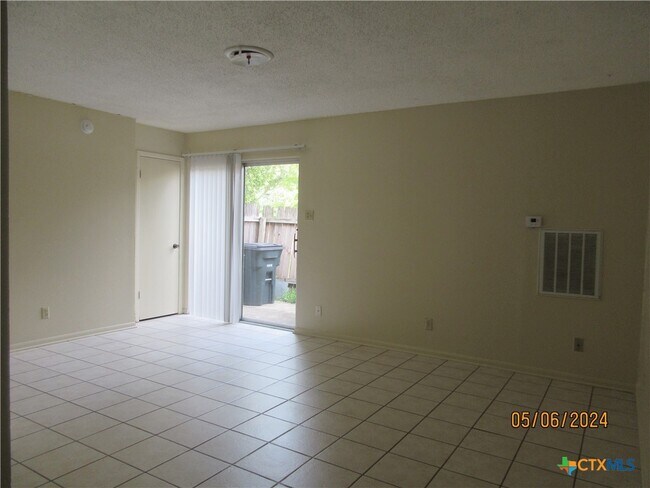 Foto del edificio - 1705 Kirk Ave