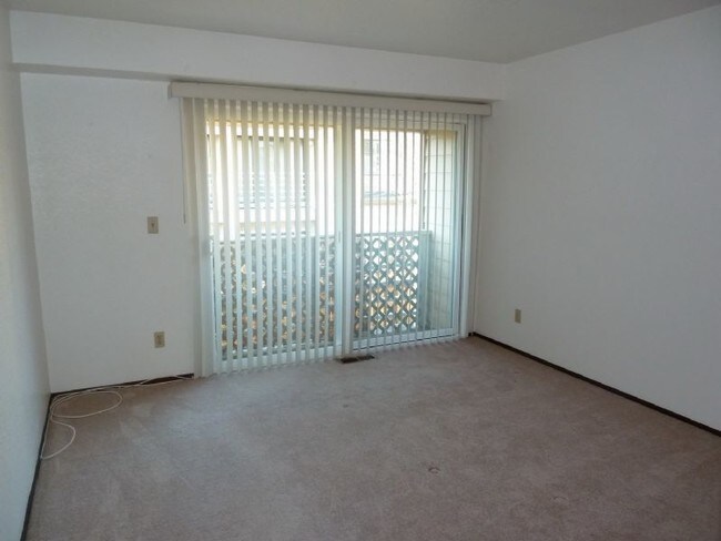 Foto del edificio - Beautiful townhome with duel primary bedrooms in fantastic location