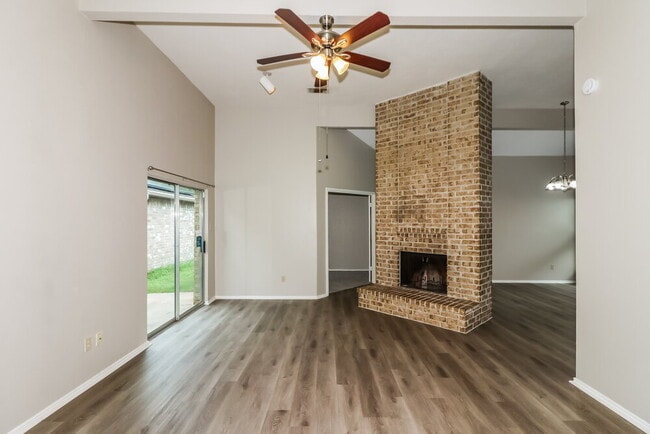 Building Photo - 1525 Miller Ave