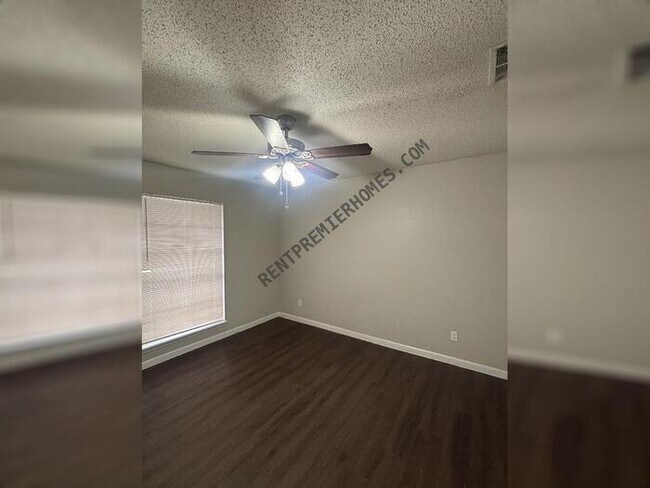 Foto del edificio - 12 Flagstone Pl