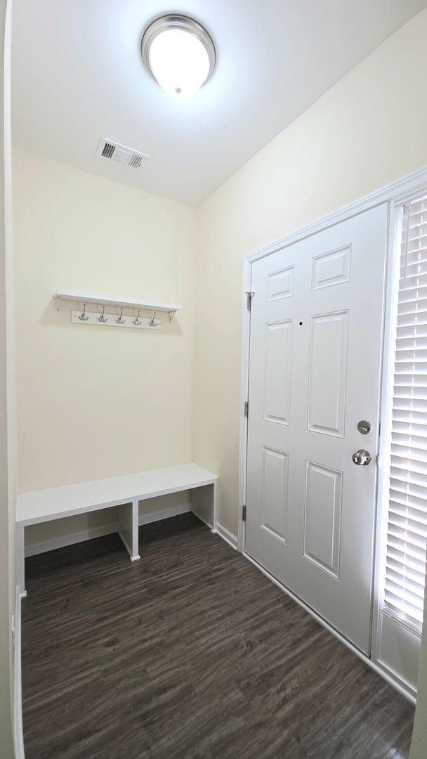 Foto del edificio - 3 Bedroom, 2.5 bath townhome in Creekside of Richmond Hill