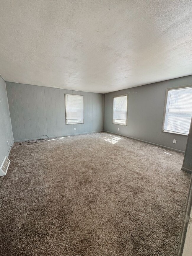 Building Photo - 3 BEDROOM RENTAL, 2026-2027 SCHOOL YEAR