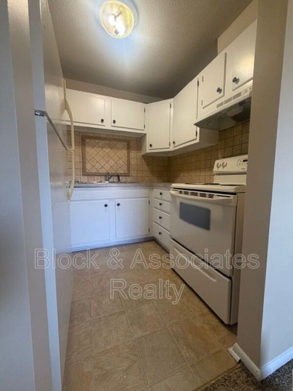 Foto del edificio - 3824-L Country Club Road