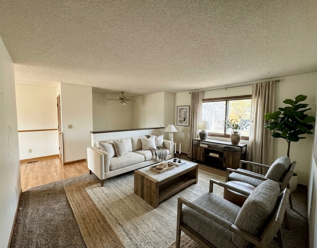 Building Photo - Large 4 Bedroom/2 Bath Bi-Level Home with attached 2 Car Garage in North Loveland