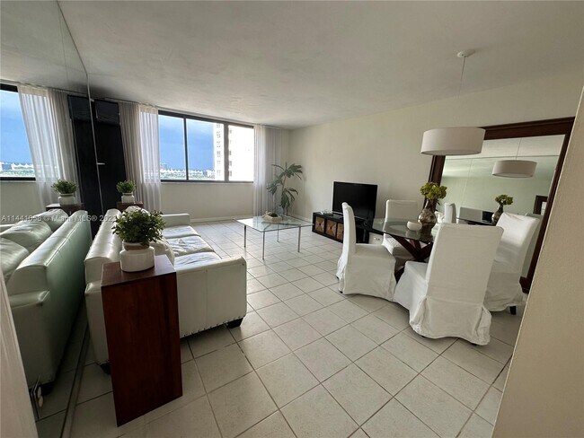 Foto del edificio - 540 Brickell Key Dr
