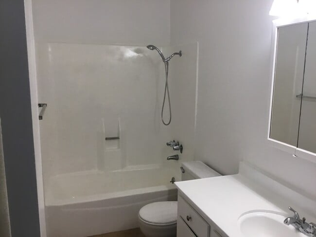 2nd Floor Bathroom - 4727 W 147th St