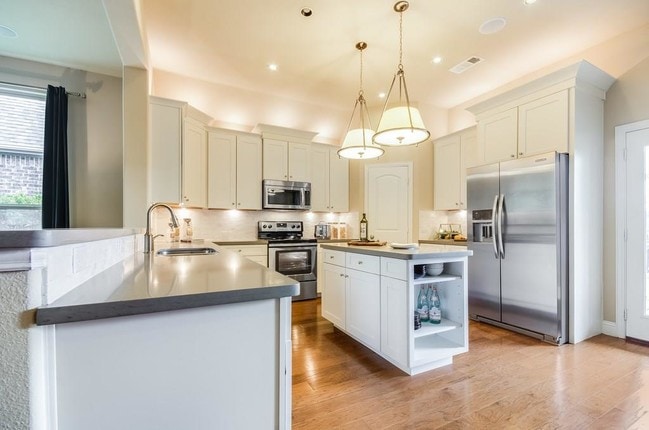 Building Photo - 15421 Bluff Creek Cove