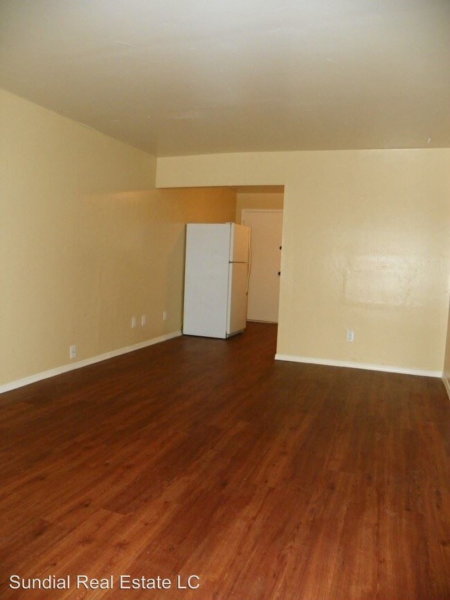 Building Photo - 6739 N 61st Ave