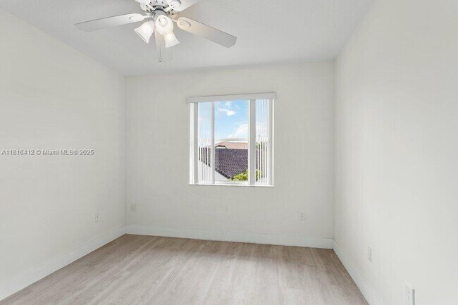 Building Photo - 5090 SW 136th Ave