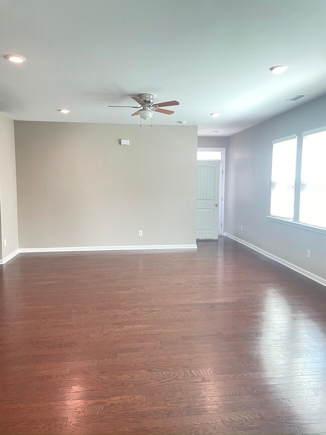 Building Photo - 1530 Glenwater Dr